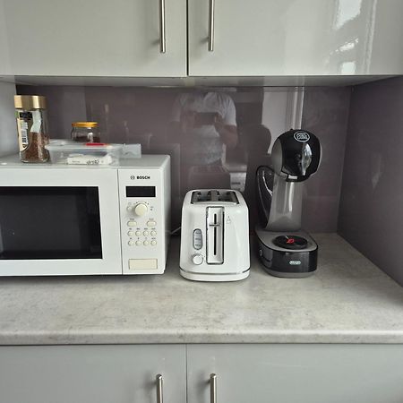 Lovely & Beautiful 2 Bed-Apartment In บอร์แรมวูด ภายนอก รูปภาพ