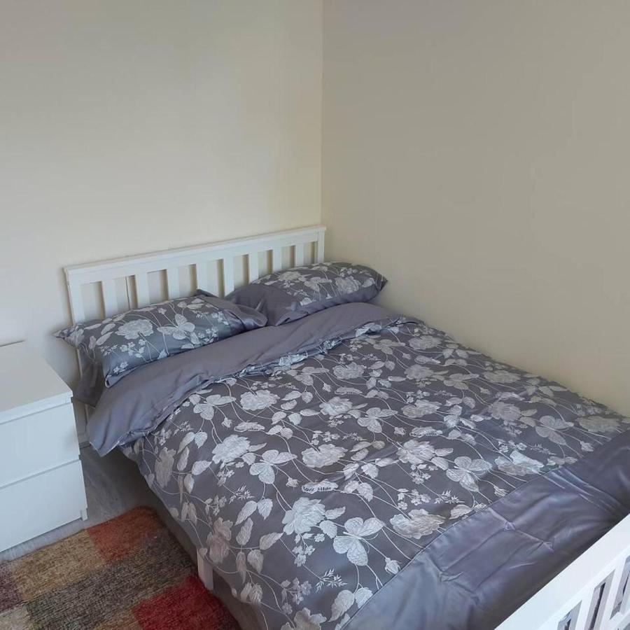Lovely & Beautiful 2 Bed-Apartment In บอร์แรมวูด ภายนอก รูปภาพ