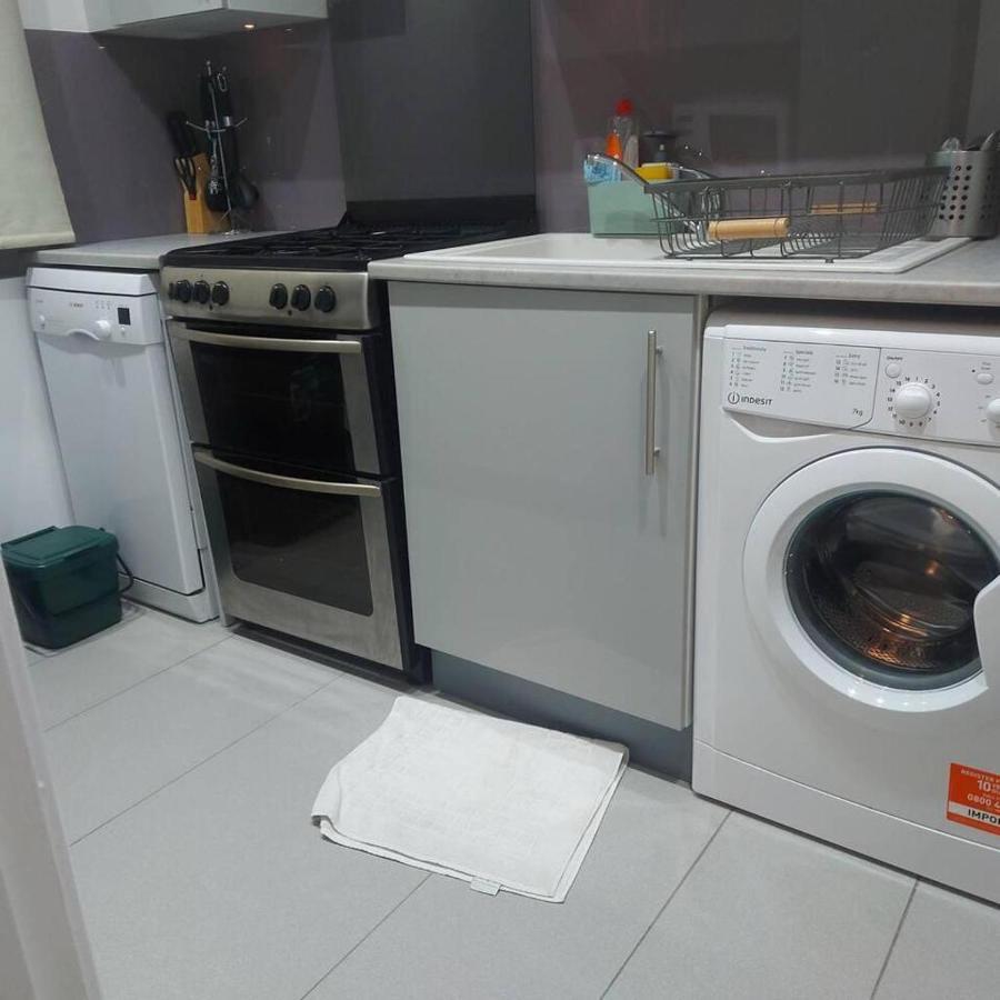 Lovely & Beautiful 2 Bed-Apartment In บอร์แรมวูด ภายนอก รูปภาพ