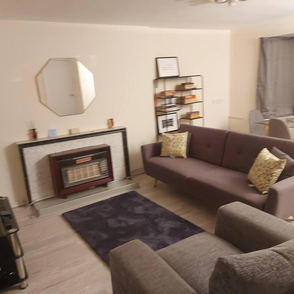 Lovely & Beautiful 2 Bed-Apartment In บอร์แรมวูด ภายนอก รูปภาพ