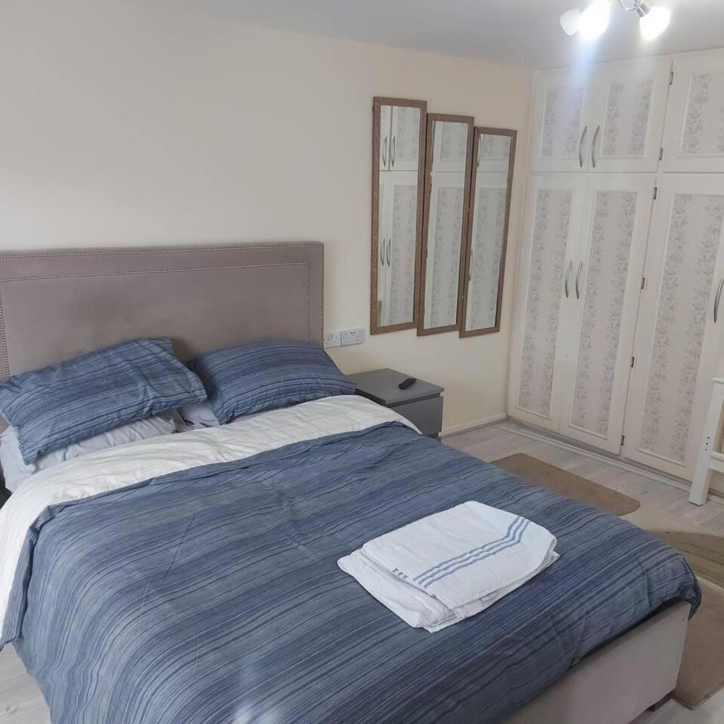 Lovely & Beautiful 2 Bed-Apartment In บอร์แรมวูด ภายนอก รูปภาพ