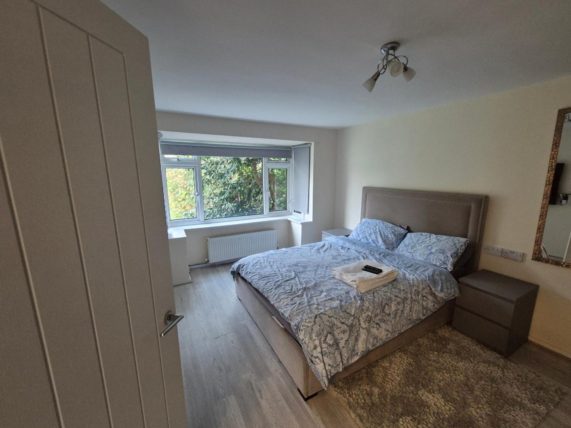 Lovely & Beautiful 2 Bed-Apartment In บอร์แรมวูด ภายนอก รูปภาพ