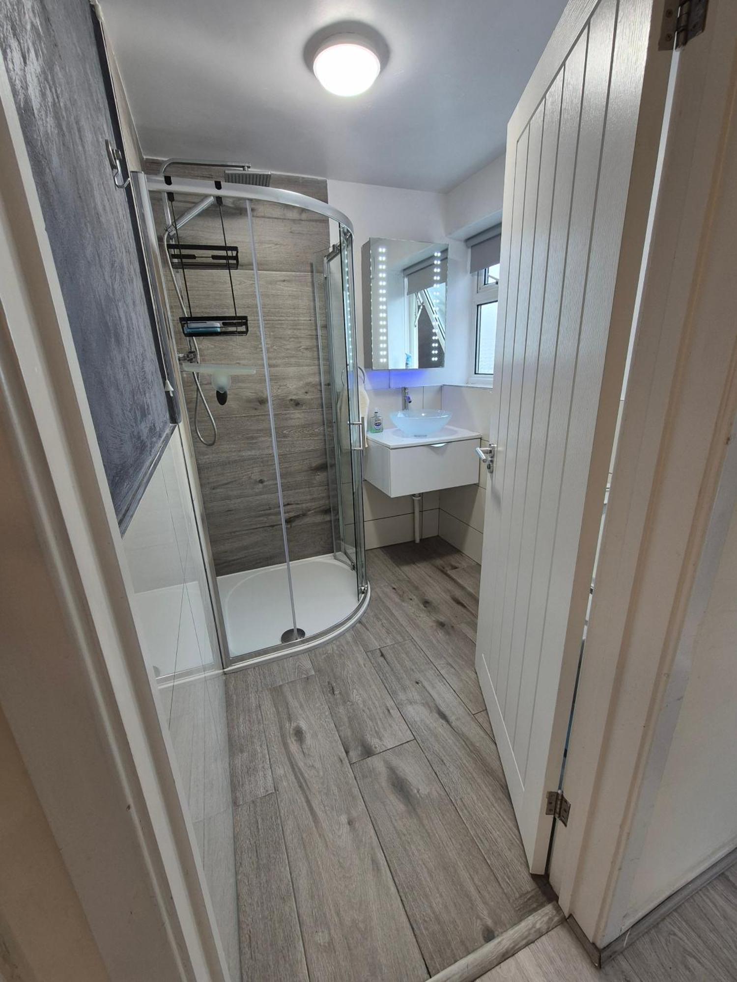 Lovely & Beautiful 2 Bed-Apartment In บอร์แรมวูด ภายนอก รูปภาพ